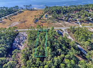 1013 C Land Rd, Eastpoint, FL 32328