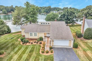 95 Shoreline Cir, Penhook, VA 24137