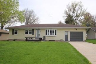 917 Gray St, Aplington, IA 50604
