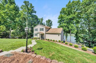 836 Long Island Dr, Moneta, VA 24121