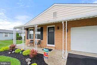 9 Zapata Ct, Toms River, NJ 08757