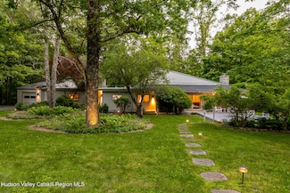 35 Abbey Rd, Mount Tremper, NY 12457