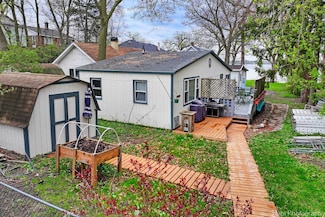 20 N Pistakee Lake Rd, Fox Lake, IL 60020