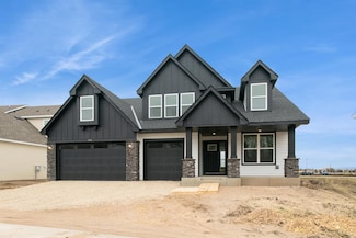 2711 Aspen Dr, Shakopee, MN 55379