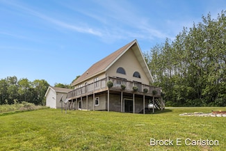 7403 S 48th Ave, Montague, MI 49437