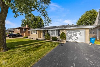 8525 Newland Ave, Burbank, IL 60459