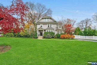 271 Orchard Place, Ridgewood, NJ 07450