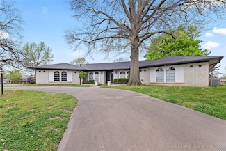 1330 Oakwood Dr, Broken Arrow, OK 74011