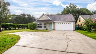 58 3rd St, Shalimar, FL 32579
