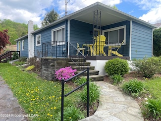 28 1st St, Harveys Lake, PA 18618