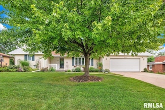 4724 N Laurel Dr, Peoria, IL 61614