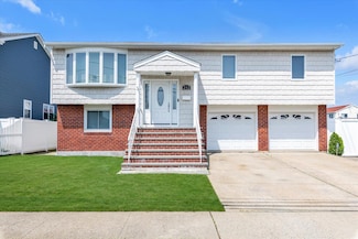 292 Arthur St, Freeport, NY 11520