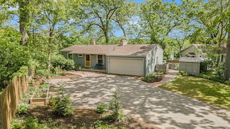1920 Oakcliff Dr NE, Grand Rapids, MI 49525