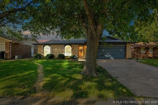 1608 S Pecan Ave, Broken Arrow, OK 74012