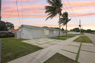 2455 Wiley Ct, Hollywood, FL 33020
