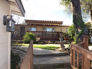 775 Lakeview Dr, Redding, CA 96001