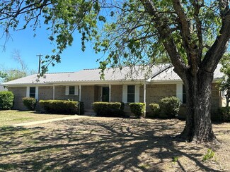 1204 10th St, Honey Grove, TX 75446