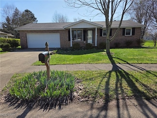 907 2nd St SW, New Philadelphia, OH 44663