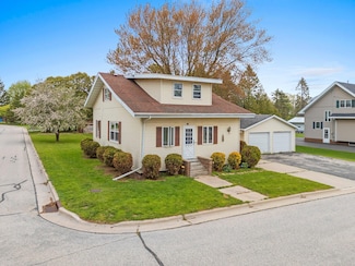500 Birchwood Dr, Francis Creek, WI 54214