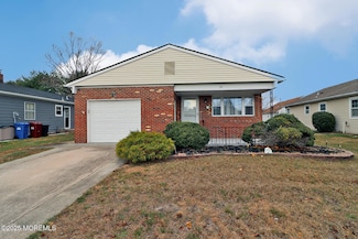 38 Woodstock Dr, Toms River, NJ 08757