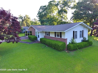 240 Windsor Dr, Alexander City, AL 35010