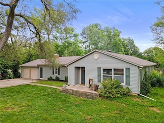 7423 NW Locust Dr, Kansas City, MO 64152