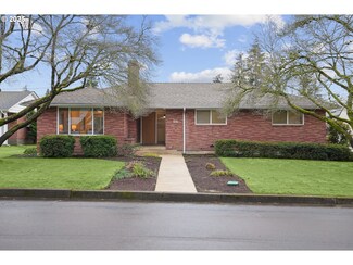 609 W 36th St, Vancouver, WA 98660