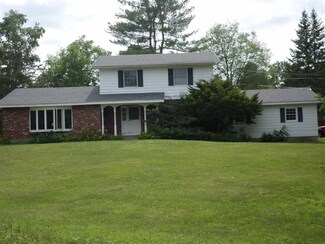242 Windy Ln, North Clarendon, VT 05759