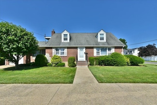 266 Madison St, Franklin Square, NY 11010