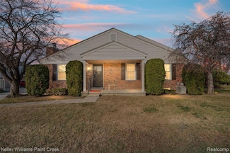 15895 Cambridge Dr Unit 1, Clinton Township, MI 48038