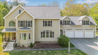 107 Naticook Rd, MerriMacK, NH 03054