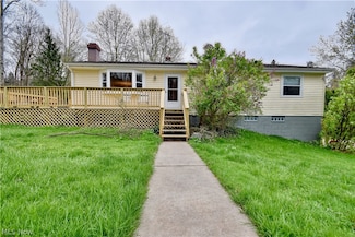 7011 Oak St, Chagrin Falls, OH 44022