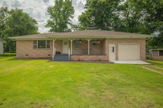 212 N School St, Goodman, MO 64843
