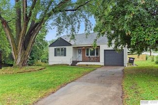 7245 Pratt St, Omaha, NE 68134
