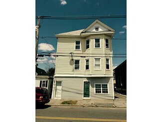 821 Potters Ave, Providence, RI 02907