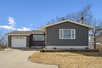 1441 42nd St NE, Cedar Rapids, IA 52402