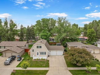 701 25th Ave NW, Minot, ND 58703