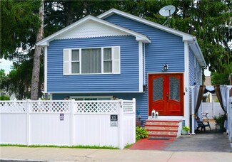 74 Simmons St, Providence, RI 02909