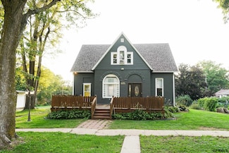 571 N 3rd St, Tecumseh, NE 68450