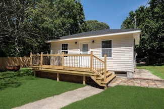 64 Maple Ave, Riverhead, NY 11901