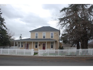312 W Gilliam St, Condon, OR 97823