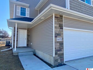 6470 Maple View Ct, Lincoln, NE 68512