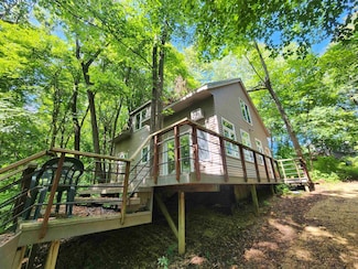 8626 Whispering Bluffs Ln, Cassville, WI 53806