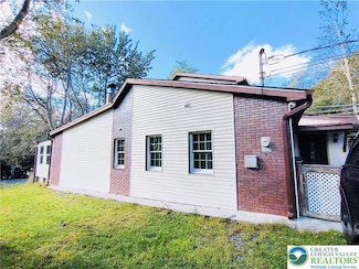 5280 Sunshine Ln, Tobyhanna, PA 18466
