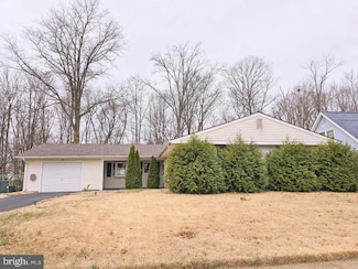 90 E River Dr, Willingboro, NJ 08046