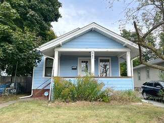 943 New York St, Waukegan, IL 60085