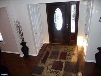 5 Sunglow Dr, Ewing, NJ 08638