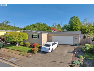 555 Patrick Loop, Cottage Grove, OR 97424