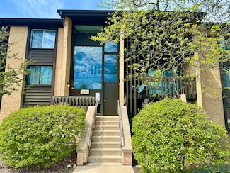 6188 Pinewood Ct Unit 305, Willowbrook, IL 60527