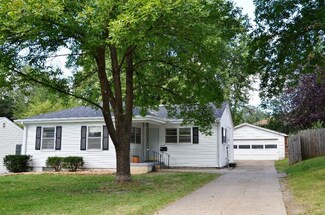 6407 School St, Windsor Heights, IA 50324